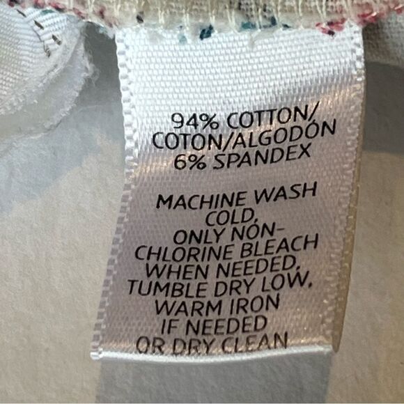 Ann Taylor Loft Marisa Women's Pants White/Blue/Red Paisley Print Cropped Size 8 - Picture 4 of 9